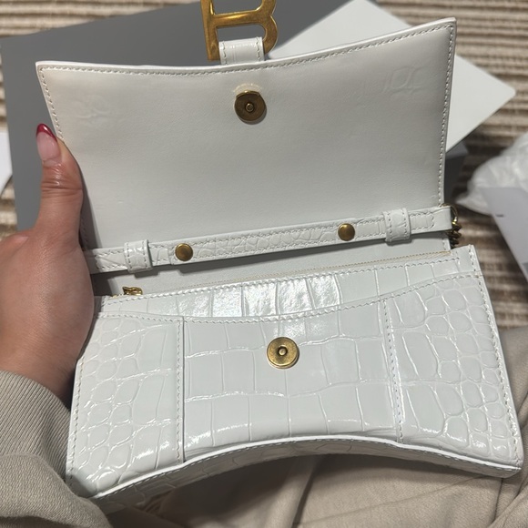 BALENCIAGA HOURGLASS WALLET ON CHAIN CROCODILE SHINY EMBOSSED IN WHITE - Picture 9 of 10